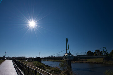 八千代市公園と照らす太陽