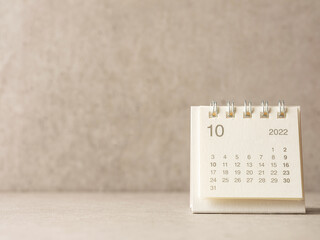 October 2022 calendar on gray background 