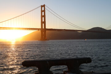 Fototapeta na wymiar Amazing walk at the Golden Gate Bridge in San Francisco, United States of America. What a wonderful place in the Bay Area. Epic sunset and an amazing scenery. One of the most famous place in the world