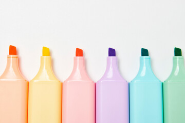 Colorful marker pen on white background - obrazy, fototapety, plakaty