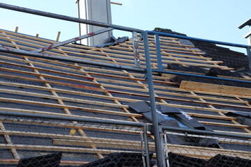 Dachsanierung Dach Sanierung des Dachs einer Doppelhaushälfte Einfamilienhaus Dämmung Dachsparren...