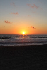 Fototapeta premium atardecer en la playa de la barra de colotepec