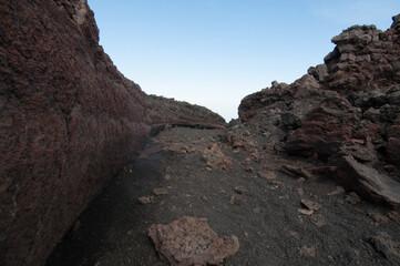 Formazioni rocciose vulcaniche sulla cima dell'Etna