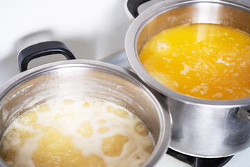 Melt the butter in a stainless saucepan. Cooking ghee.