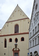 Fototapeta premium Historische Kirche in der Altstadt von Bamberg, Franken, Bayern