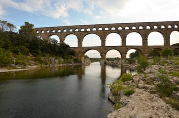 Fototapeta na wymiar Pont du Gard - Antico acquedotto Romano - Francia