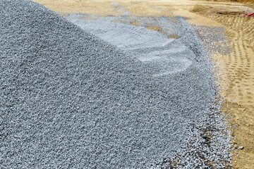 Gros plan sur un tas de gravillons sur un chantier de construction
