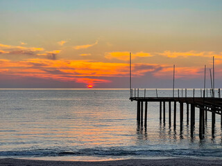 Obraz premium Sunset sun on the Mediterranean coast in Antalya, Turkey