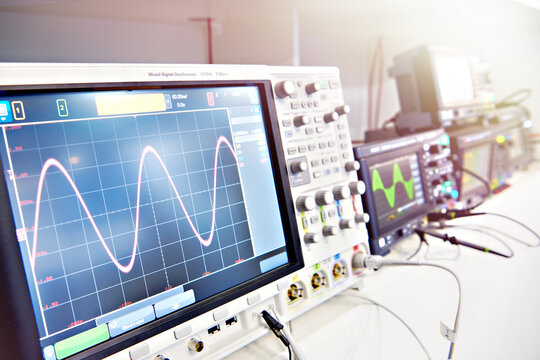 Mixed signal oscilloscope