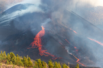 Cumbre Vieja / La Palma (Canary Islands) 2021/10/25. Detail of a new lava flow after the collapse...