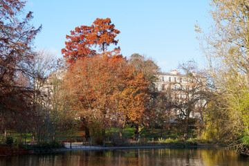 Saint-Mandé lake in the Bois de Vincennes. Paris 12th arrondissement - obrazy, fototapety, plakaty