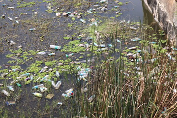 Obraz na płótnie Canvas water pollution. Water pollution due to plastic effect