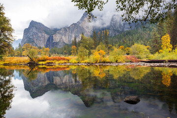 Fototapeta na wymiar Autumn in Yosemite
