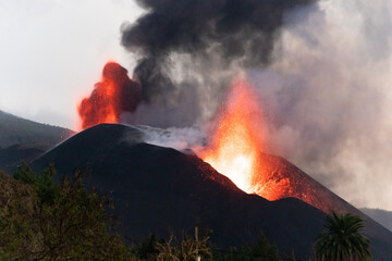 Cumbre Vieja / La Palma (Canary Islands) 2021/10/27. Close view of the two main lava vents of the...