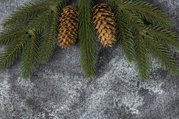 Obraz premium Close up of balls on christmas tree. Bokeh garlands in the background. New Year concept.