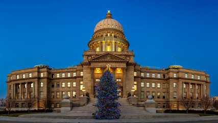 Fototapeta na wymiar Idaho State Capital with Christmas tree