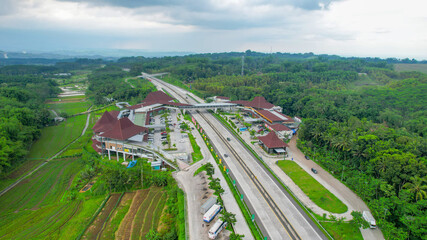 Naklejka premium Aerial view of Parking space provided in the rest area of Pendopo 456 Salatiga. Semarang, Indonesia