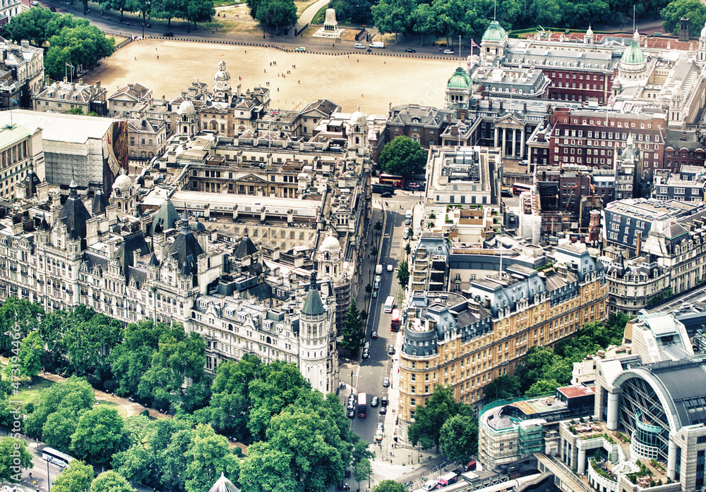 Sticker Aerial view of London buildings and city park from a high vantage point