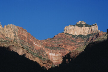 Red and white rock layers seen along the North Kaibab hiking trail in Grand Canyon National Park