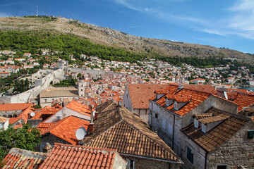 Obraz premium Cityscape of ancient downtown Dubrovnik seen from the city wall