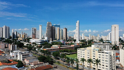 Obraz premium Aerial view of modern buildings in Goiania surrounding a beautiful park. Goiania,Goias, Brazil 