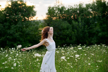 Obraz premium Woman in white dress posing dance nature summer