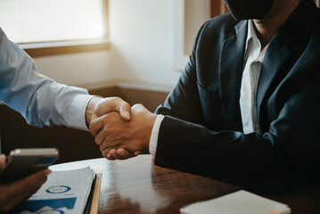 Businessman shake hands confidently at an office meeting.