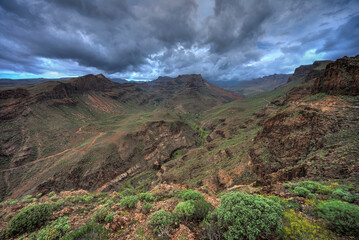 Gran Canaria - bunte Felsen Himmel und Wolken