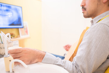 Obraz premium 歯医者さんで治療を待っているところ