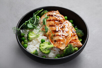 Grilled chicken with green vegetables and rice.