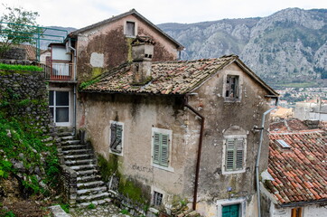 Fototapeta na wymiar old houses in the Kotor