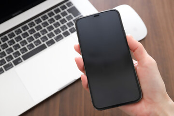 ノートパソコンとスマートフォン　ビジネスイメージ