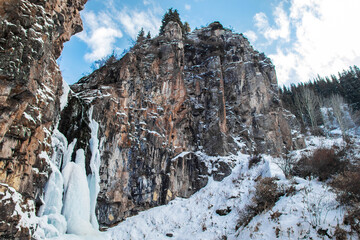 Fototapeta na wymiar Winter Frozen Butakov Waterfall in the Butakovsky gorge in the vicinity of the city of Almaty