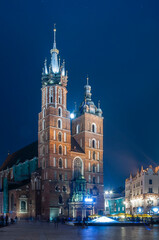 Kościół Mariacki w Krakowie wieczorem - obrazy, fototapety, plakaty