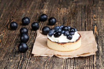 tartlet with chocolate and buttercream with blueberries