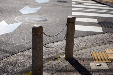 歩道・柵・交差点・アスファルト・交通・道路・風景・日常・日本