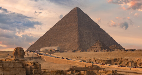 Fototapeta na wymiar Sphinx and pyramids on the Giza plateau