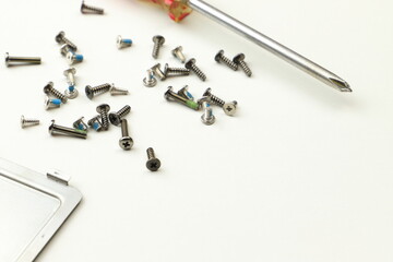 プラスドライバーと雄ネジ