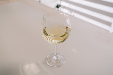A wine glass with white wine.