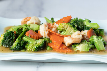 Broccoli and Carrot Sauteed Vegetables with Shrimp