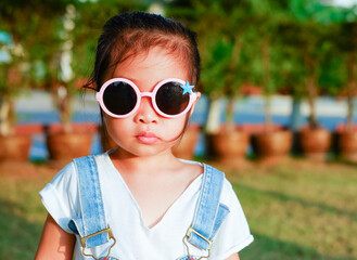 Portrait asia little cute girl wearing sunglasses