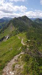 Fototapeta na wymiar Grüne Berge