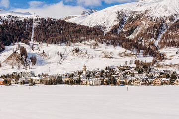 Celerina, Dorf, Bergdorf, Bel Taimpel, Kirche, Oberengadin, Engadin, Alpen, Wanderweg, Engadiner Dorf, Graubünden, Winter, Wintersport, Weihnachten, Schweiz