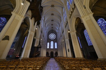 Fototapeta premium Nef et façade de la cathédrale de Chartres