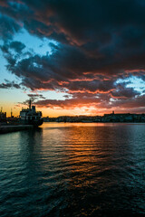 Fototapeta premium ship at sunset