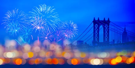 Fotobehang Brooklyn bridge over vuurwerk in New York Manhattan © Sergey Novikov