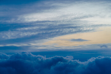 Naklejka premium Panoramic view of bright blue sea, blue sky with fluffy white clouds