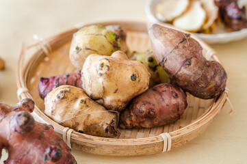 笊に盛った菊芋