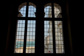 Blick durch ein Fenster des Klosters auf San Giorgia Maggiore, Venedig