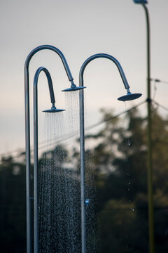 Duchas en las piscinas p&uacute;blicas